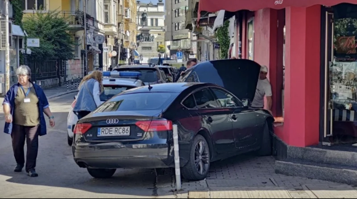 Отнето предимство прати Ауди А5 с полска регистрация във витрината